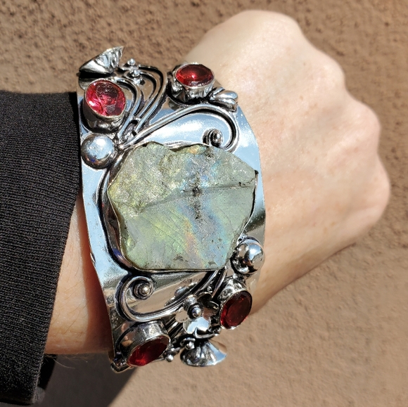 New Unique Rough Labradorite and Garnet Adjustable Cuff 925 Silver Bracelet. - Picture 8 of 16